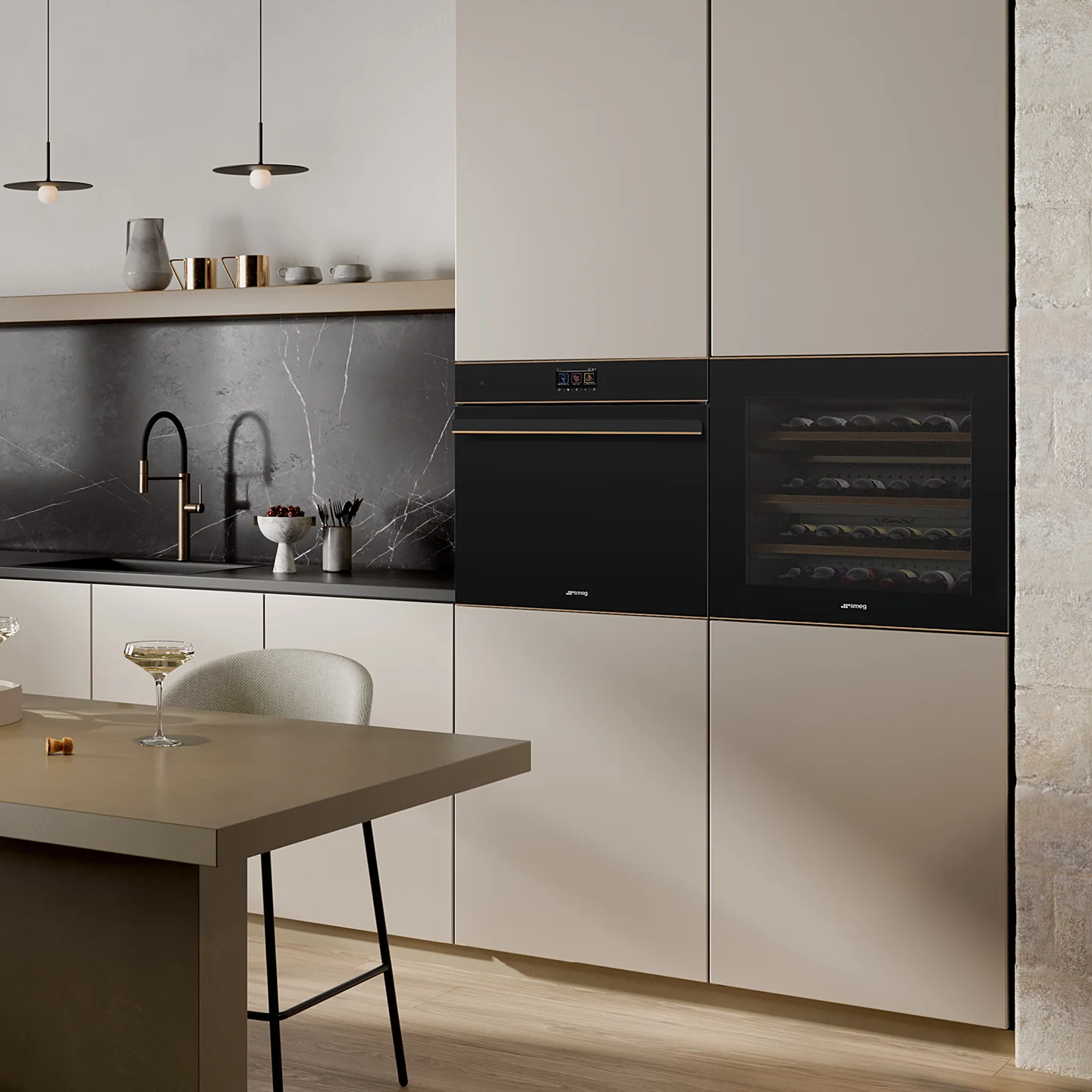 Smeg Dolce Stil Novo Einbaubackofen mit Glasfront — bei ViBa München