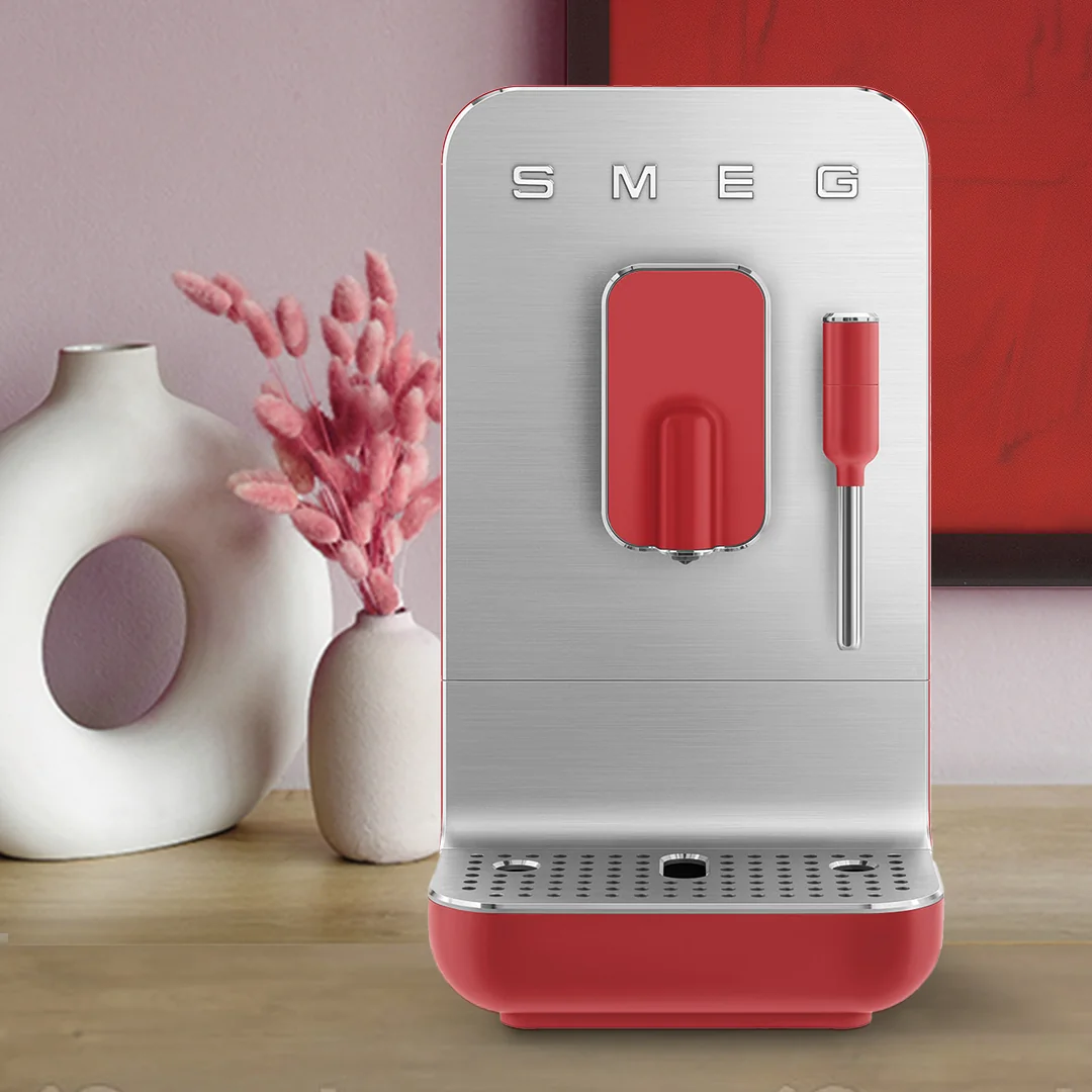 Smeg BCC02 Kaffeevollautomat in Schwarz — bei ViBa Elektrofachhandel München