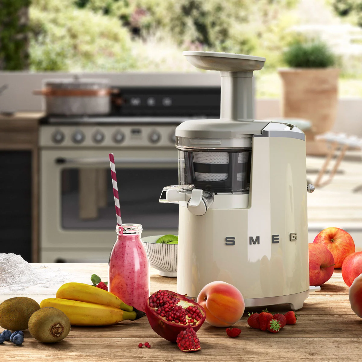 Smeg CJF Slow Juicer 50's Style — bei ViBa München Schwabing